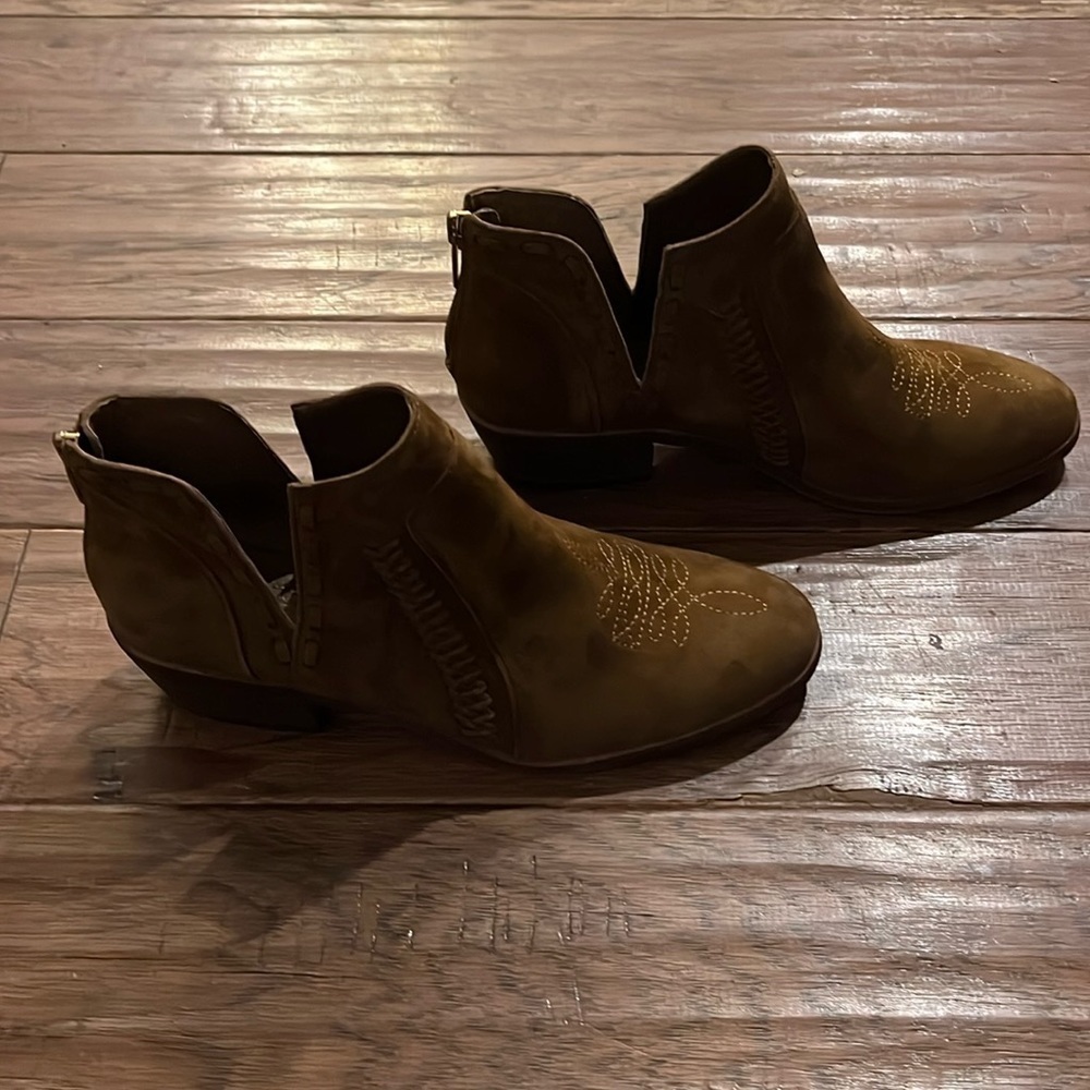 Vince Camuto Women’s Booties - Picture 8 of 11